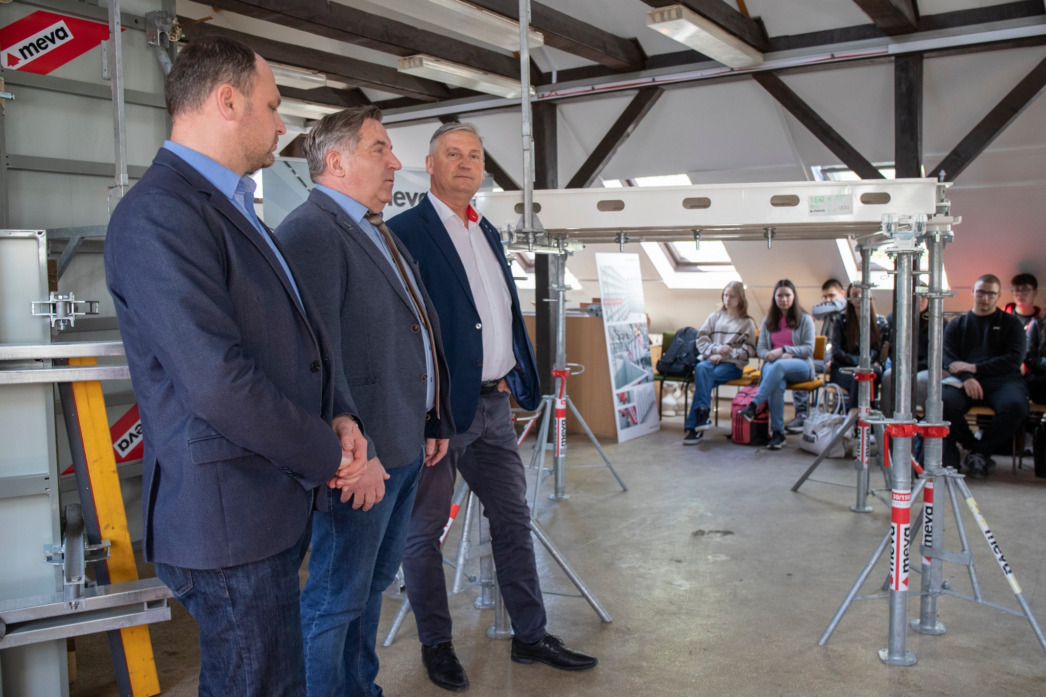 A Miskolci SZC Kós Károly Építőipari, Kreatív Technikum és Szakképző Iskola számára a MEVA Zsalurendszerek Zrt. egy több millió forint értékű zsalurendszer csomagot ajánlott fel, amely jelentős segítséget nyújt a tanulóknak az oktatási folyamatban és a vizsgáztatások lebonyolításában.